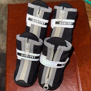 Qumy Dog Shoes Size 4